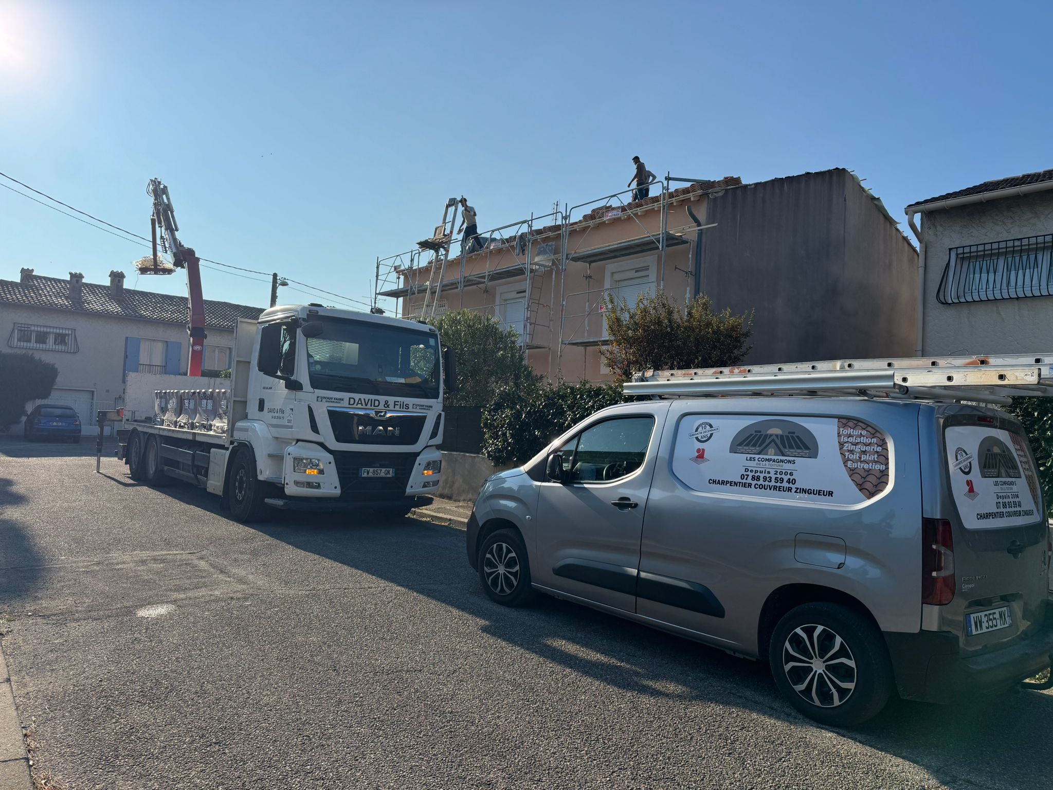 Camion brandé Les Compagnons Toiture sur intervention à Avignon