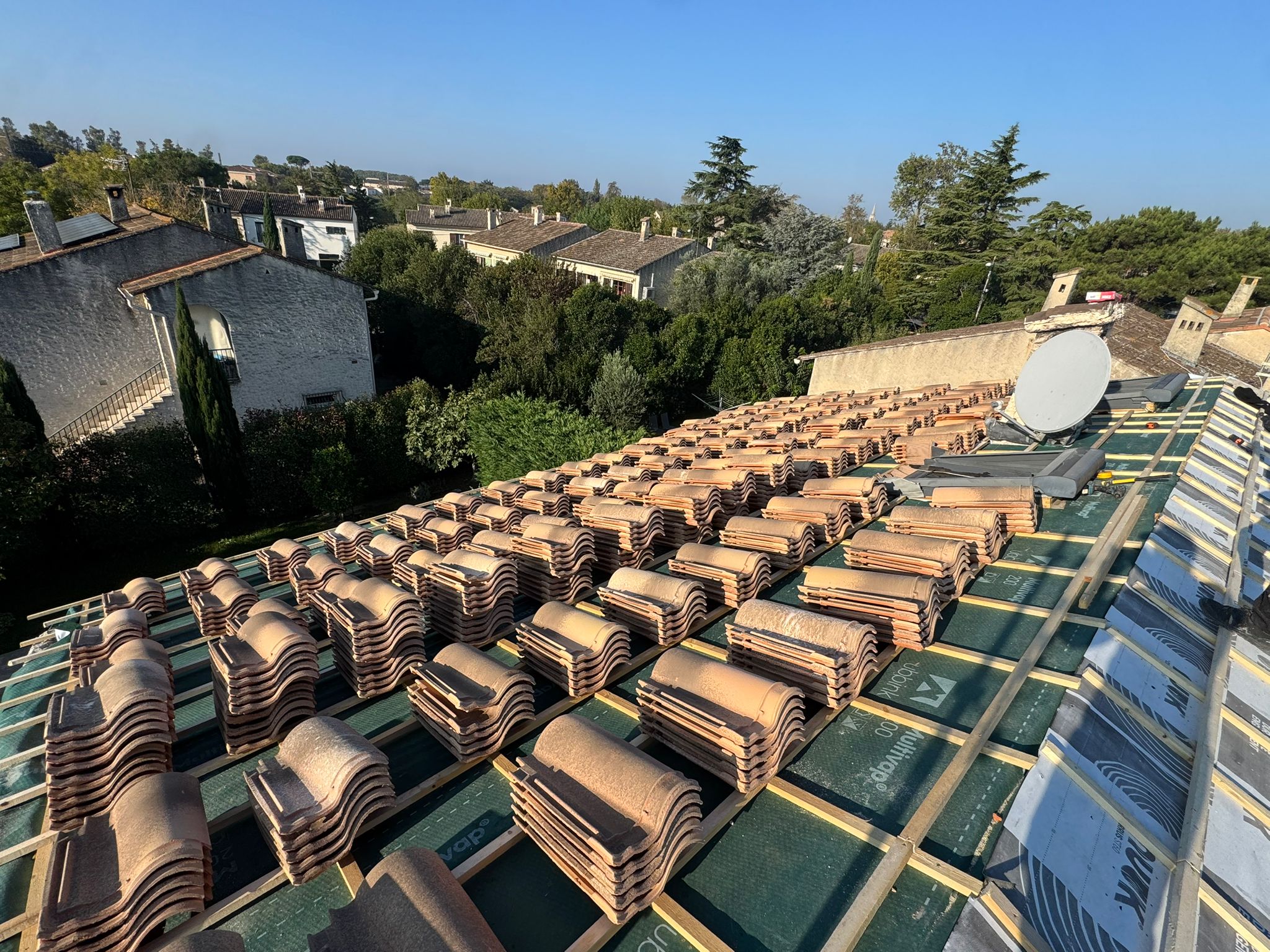 Après — Démoussage + hydrofuge tuile canal · Pernes-les-Fontaines (84)