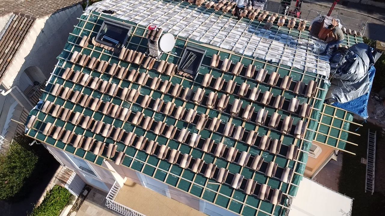 Après — Réfection partielle + reprise faîtage à Villeneuve-lès-Avignon (30)